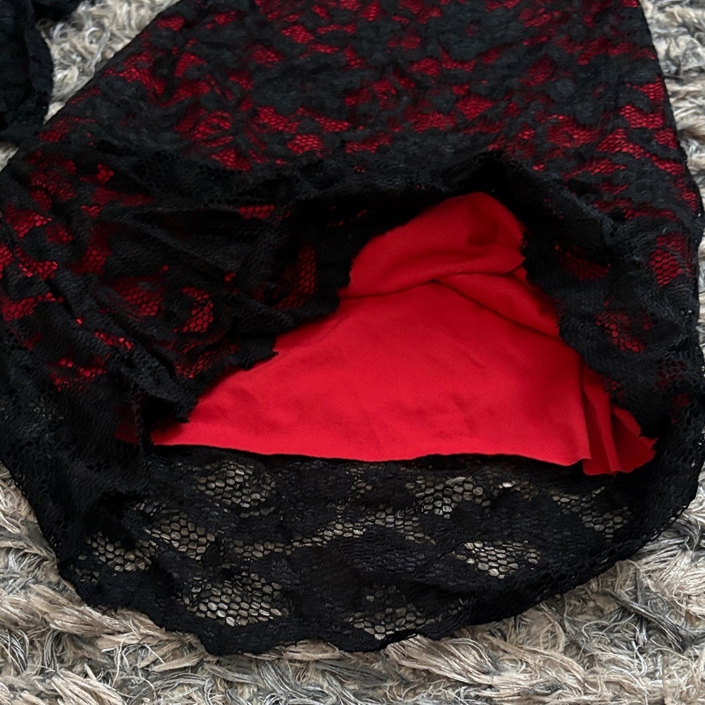Elegant Black and Red Open-Back Long-Sleeve Lace Mini Dress, Size S/M - Picture 6 of 6